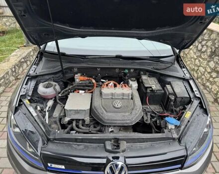 Серый Фольксваген e-Golf, объемом двигателя 0 л и пробегом 90 тыс. км за 8000 $, фото 15 на Automoto.ua