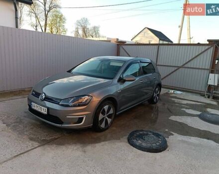 Серый Фольксваген e-Golf, объемом двигателя 0 л и пробегом 136 тыс. км за 10000 $, фото 9 на Automoto.ua