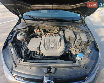 Серый Фольксваген e-Golf, объемом двигателя 0 л и пробегом 80 тыс. км за 8900 $, фото 12 на Automoto.ua