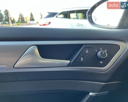 Серый Фольксваген e-Golf, объемом двигателя 0 л и пробегом 128 тыс. км за 9500 $, фото 11 на Automoto.ua