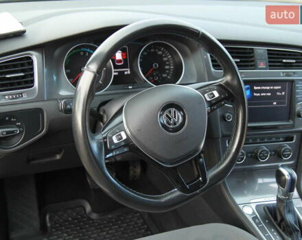 Серый Фольксваген e-Golf, объемом двигателя 0 л и пробегом 162 тыс. км за 8499 $, фото 22 на Automoto.ua