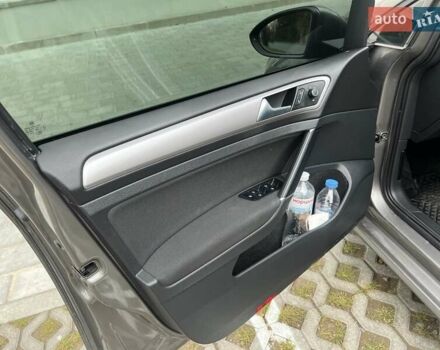 Серый Фольксваген e-Golf, объемом двигателя 0 л и пробегом 169 тыс. км за 7400 $, фото 6 на Automoto.ua