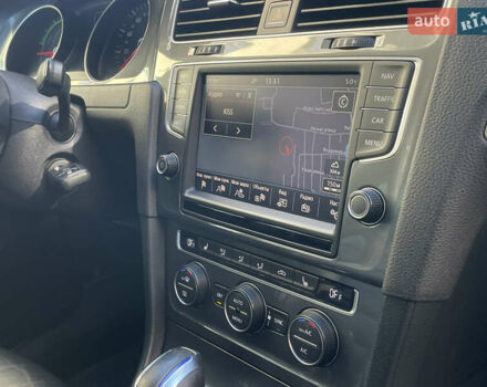 Серый Фольксваген e-Golf, объемом двигателя 0 л и пробегом 98 тыс. км за 8750 $, фото 38 на Automoto.ua
