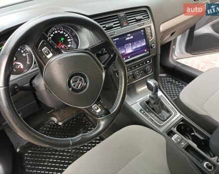 Серый Фольксваген e-Golf, объемом двигателя 0 л и пробегом 140 тыс. км за 11000 $, фото 10 на Automoto.ua