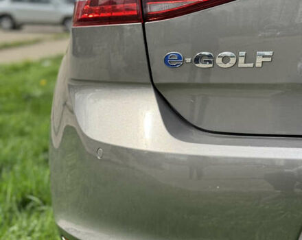 Серый Фольксваген e-Golf, объемом двигателя 0 л и пробегом 104 тыс. км за 12850 $, фото 5 на Automoto.ua
