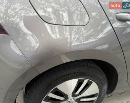 Серый Фольксваген e-Golf, объемом двигателя 0 л и пробегом 99 тыс. км за 9490 $, фото 51 на Automoto.ua