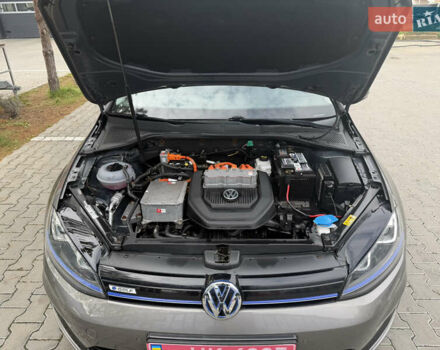 Серый Фольксваген e-Golf, объемом двигателя 0 л и пробегом 99 тыс. км за 9490 $, фото 66 на Automoto.ua