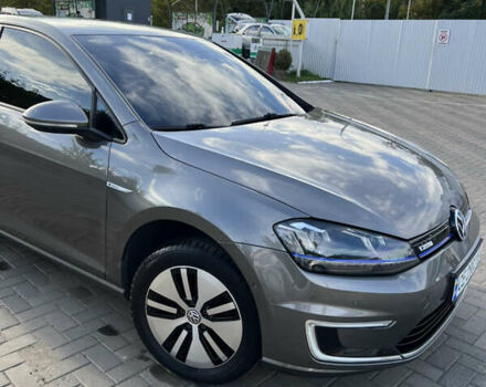 Серый Фольксваген e-Golf, объемом двигателя 0 л и пробегом 152 тыс. км за 9199 $, фото 9 на Automoto.ua