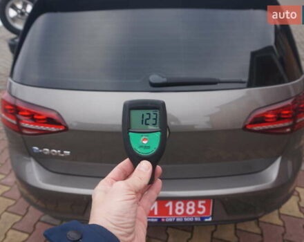 Серый Фольксваген e-Golf, объемом двигателя 0 л и пробегом 96 тыс. км за 8500 $, фото 67 на Automoto.ua