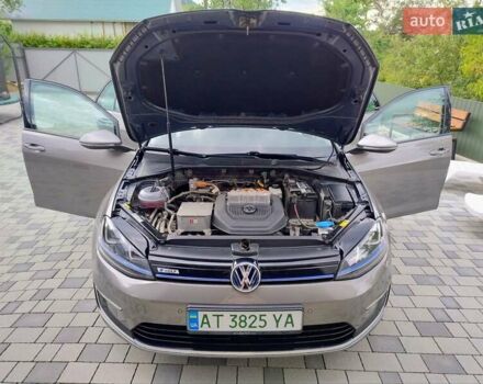 Серый Фольксваген e-Golf, объемом двигателя 0 л и пробегом 135 тыс. км за 8999 $, фото 21 на Automoto.ua