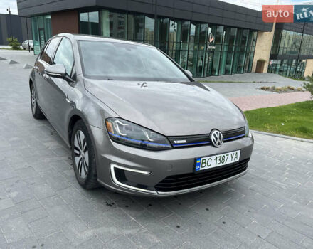 Серый Фольксваген e-Golf, объемом двигателя 0 л и пробегом 123 тыс. км за 9300 $, фото 2 на Automoto.ua