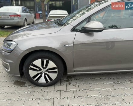 Серый Фольксваген e-Golf, объемом двигателя 0 л и пробегом 99 тыс. км за 9490 $, фото 24 на Automoto.ua