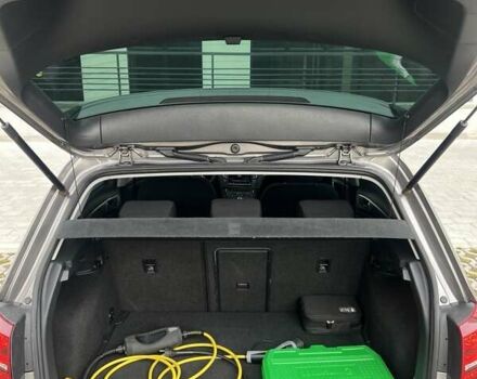 Серый Фольксваген e-Golf, объемом двигателя 0 л и пробегом 169 тыс. км за 7400 $, фото 10 на Automoto.ua