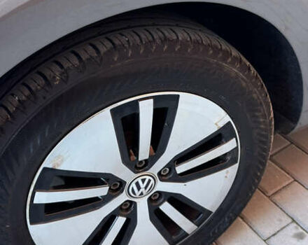 Серый Фольксваген e-Golf, объемом двигателя 0 л и пробегом 133 тыс. км за 8400 $, фото 5 на Automoto.ua