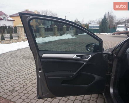 Серый Фольксваген e-Golf, объемом двигателя 0 л и пробегом 96 тыс. км за 8500 $, фото 25 на Automoto.ua