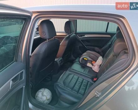 Серый Фольксваген e-Golf, объемом двигателя 0 л и пробегом 136 тыс. км за 10000 $, фото 14 на Automoto.ua