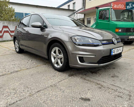 Серый Фольксваген e-Golf, объемом двигателя 0 л и пробегом 97 тыс. км за 13000 $, фото 3 на Automoto.ua