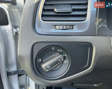 Серый Фольксваген e-Golf, объемом двигателя 0 л и пробегом 98 тыс. км за 8750 $, фото 39 на Automoto.ua