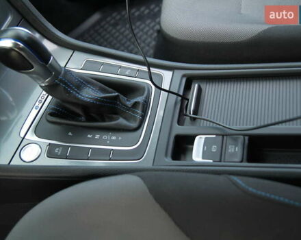 Серый Фольксваген e-Golf, объемом двигателя 0 л и пробегом 162 тыс. км за 8499 $, фото 31 на Automoto.ua