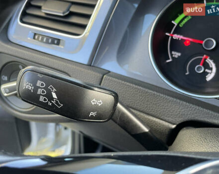 Серый Фольксваген e-Golf, объемом двигателя 0 л и пробегом 98 тыс. км за 8750 $, фото 40 на Automoto.ua