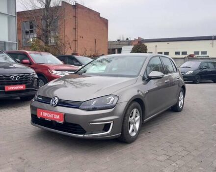 Серый Фольксваген e-Golf, объемом двигателя 0 л и пробегом 97 тыс. км за 10300 $, фото 2 на Automoto.ua