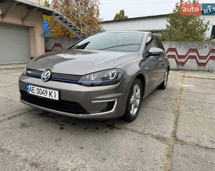 Серый Фольксваген e-Golf, объемом двигателя 0 л и пробегом 97 тыс. км за 13000 $, фото 4 на Automoto.ua