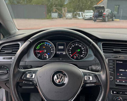 Серый Фольксваген e-Golf, объемом двигателя 0 л и пробегом 130 тыс. км за 8999 $, фото 31 на Automoto.ua