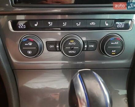 Серый Фольксваген e-Golf, объемом двигателя 0 л и пробегом 95 тыс. км за 10900 $, фото 18 на Automoto.ua