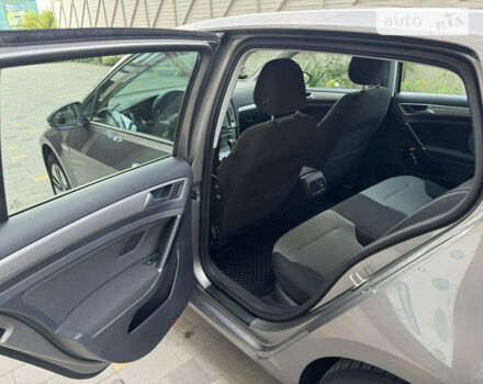 Серый Фольксваген e-Golf, объемом двигателя 0 л и пробегом 105 тыс. км за 9333 $, фото 21 на Automoto.ua