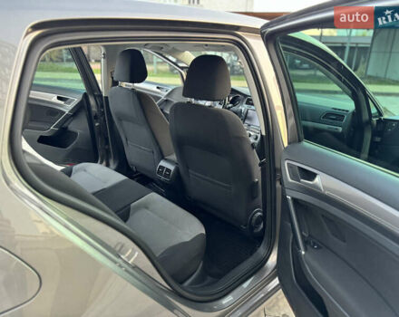 Сірий Фольксваген e-Golf, об'ємом двигуна 0 л та пробігом 106 тис. км за 10000 $, фото 26 на Automoto.ua