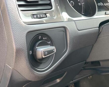 Серый Фольксваген e-Golf, объемом двигателя 0 л и пробегом 111 тыс. км за 9790 $, фото 20 на Automoto.ua