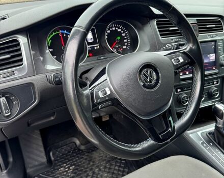 Серый Фольксваген e-Golf, объемом двигателя 0 л и пробегом 130 тыс. км за 9250 $, фото 9 на Automoto.ua