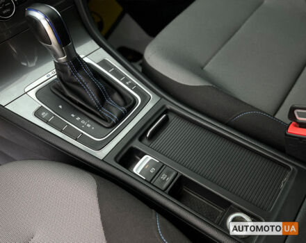 Серый Фольксваген e-Golf, объемом двигателя 24 л и пробегом 128 тыс. км за 10500 $, фото 24 на Automoto.ua