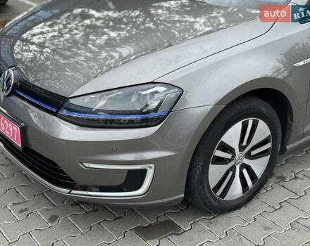 Серый Фольксваген e-Golf, объемом двигателя 0 л и пробегом 99 тыс. км за 9490 $, фото 9 на Automoto.ua