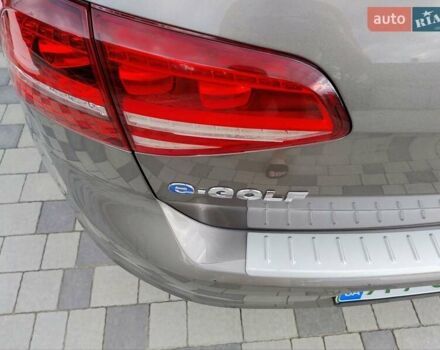 Серый Фольксваген e-Golf, объемом двигателя 0 л и пробегом 135 тыс. км за 8999 $, фото 12 на Automoto.ua