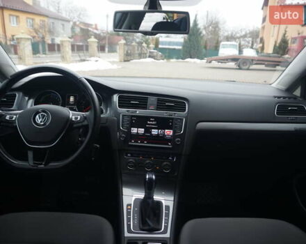 Серый Фольксваген e-Golf, объемом двигателя 0 л и пробегом 96 тыс. км за 8500 $, фото 46 на Automoto.ua