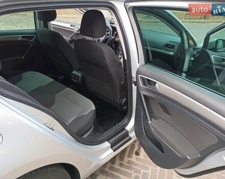 Серый Фольксваген e-Golf, объемом двигателя 0 л и пробегом 140 тыс. км за 11000 $, фото 16 на Automoto.ua