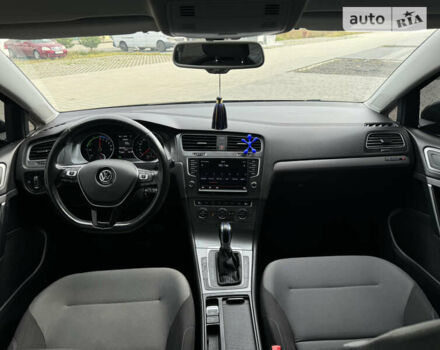 Сірий Фольксваген e-Golf, об'ємом двигуна 0 л та пробігом 121 тис. км за 9000 $, фото 29 на Automoto.ua