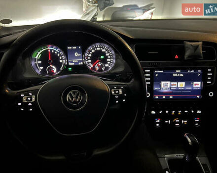 Серый Фольксваген e-Golf, объемом двигателя 0 л и пробегом 118 тыс. км за 8150 $, фото 7 на Automoto.ua