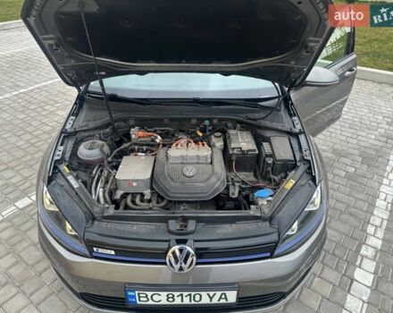 Серый Фольксваген e-Golf, объемом двигателя 0 л и пробегом 103 тыс. км за 10900 $, фото 22 на Automoto.ua