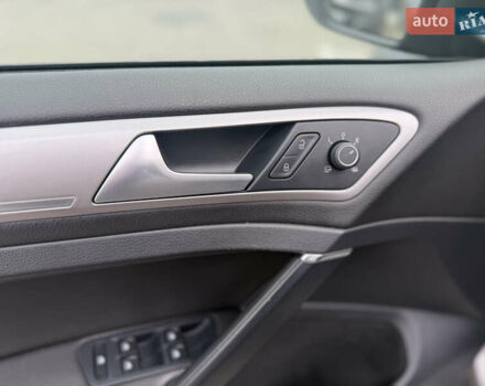 Серый Фольксваген e-Golf, объемом двигателя 0 л и пробегом 99 тыс. км за 9490 $, фото 55 на Automoto.ua