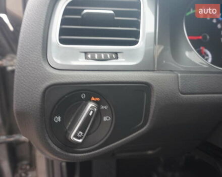 Серый Фольксваген e-Golf, объемом двигателя 0 л и пробегом 96 тыс. км за 8500 $, фото 28 на Automoto.ua