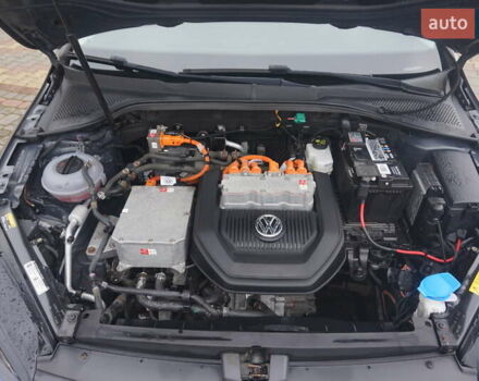 Серый Фольксваген e-Golf, объемом двигателя 0 л и пробегом 96 тыс. км за 8500 $, фото 50 на Automoto.ua