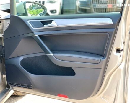 Серый Фольксваген e-Golf, объемом двигателя 0 л и пробегом 111 тыс. км за 9790 $, фото 22 на Automoto.ua