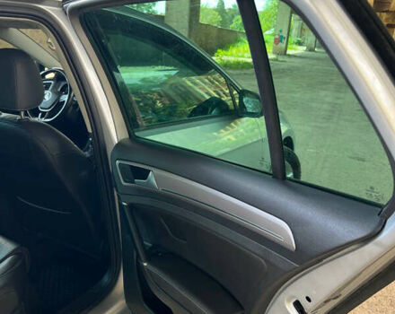 Серый Фольксваген e-Golf, объемом двигателя 0 л и пробегом 113 тыс. км за 9999 $, фото 7 на Automoto.ua