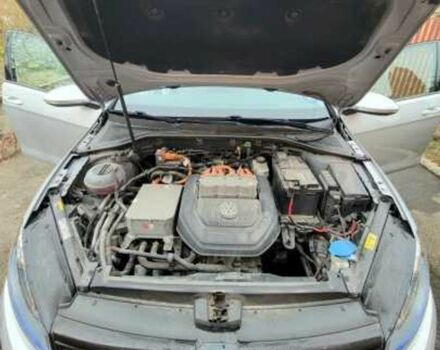 Серый Фольксваген e-Golf, объемом двигателя 2.4 л и пробегом 150 тыс. км за 7900 $, фото 1 на Automoto.ua