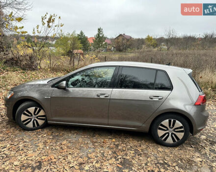 Серый Фольксваген e-Golf, объемом двигателя 0 л и пробегом 95 тыс. км за 8200 $, фото 2 на Automoto.ua