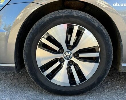 Серый Фольксваген e-Golf, объемом двигателя 0 л и пробегом 72 тыс. км за 11390 $, фото 9 на Automoto.ua