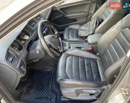 Серый Фольксваген e-Golf, объемом двигателя 0 л и пробегом 148 тыс. км за 9799 $, фото 9 на Automoto.ua