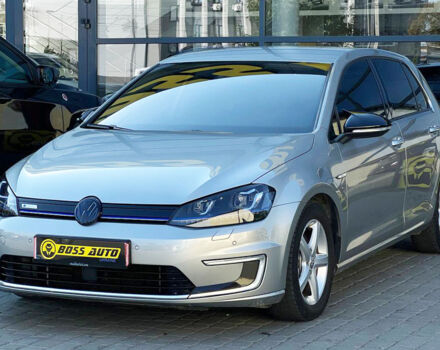 Серый Фольксваген e-Golf, объемом двигателя 24 л и пробегом 122 тыс. км за 10400 $, фото 2 на Automoto.ua
